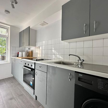 Cosy 2 Bedroom Flat In Manor House 런던 외부 사진