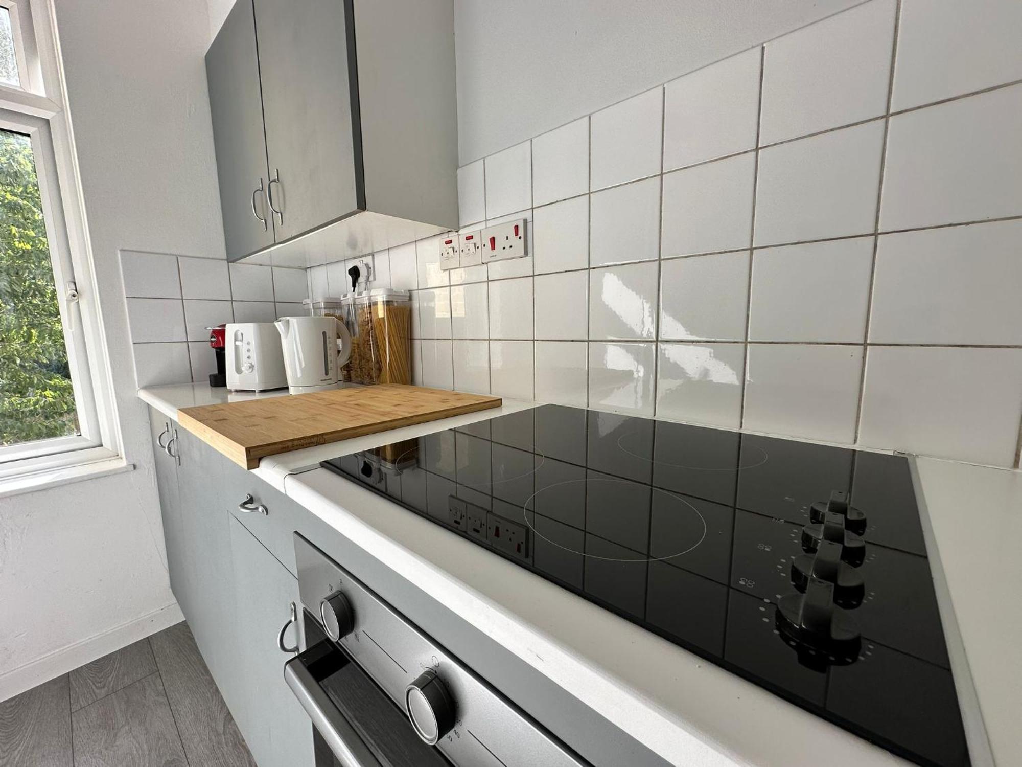 Cosy 2 Bedroom Flat In Manor House 런던 외부 사진